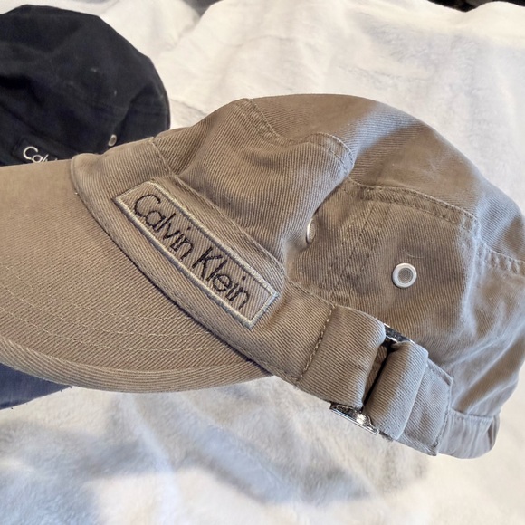 Calvin Klein Black and Tan Caps - Picture 8 of 8